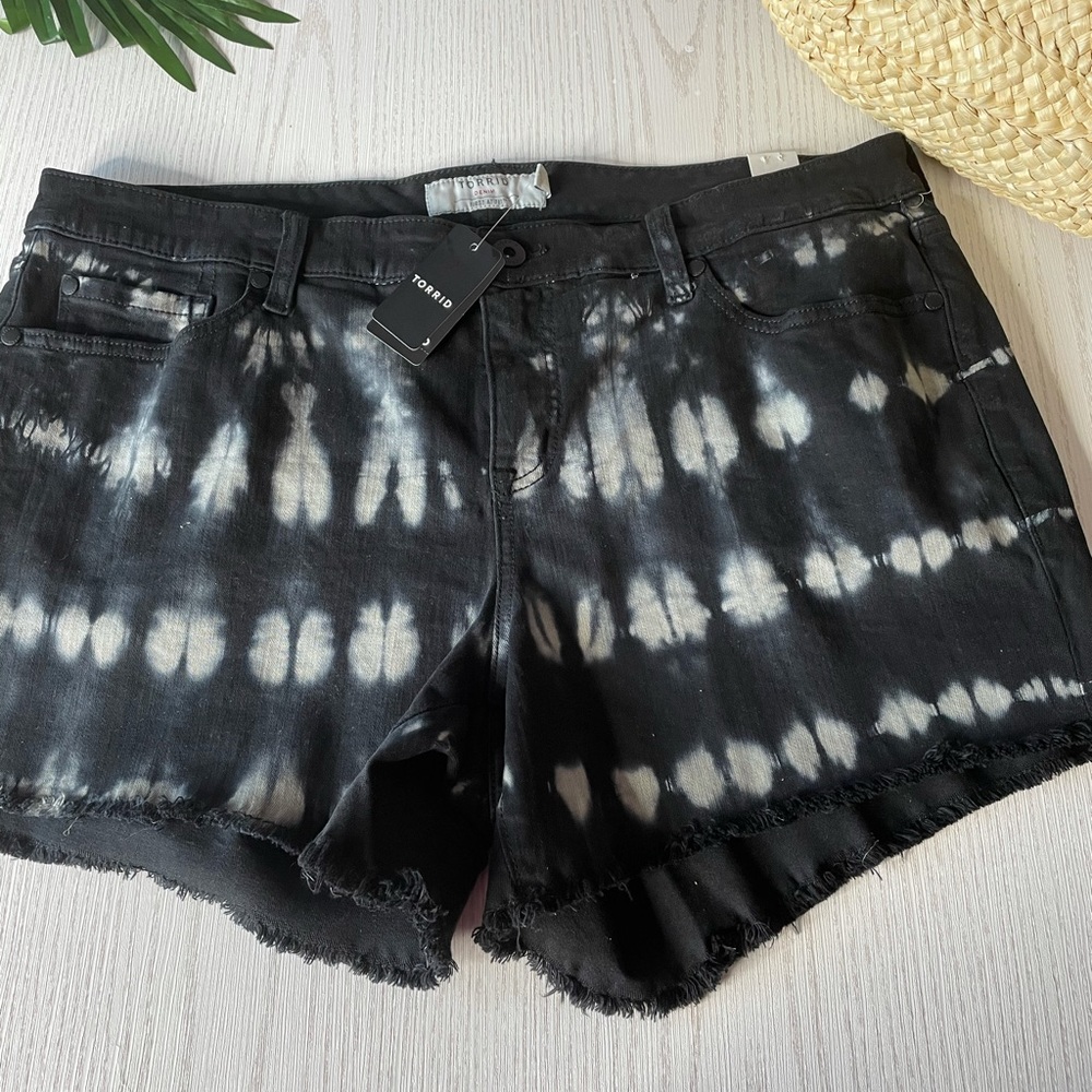 Torrid Vintage Stretch Black Tie Dye Shorts - Picture 11 of 15